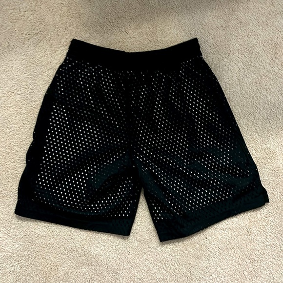 Nike basketball shorts - Picture 2 of 2